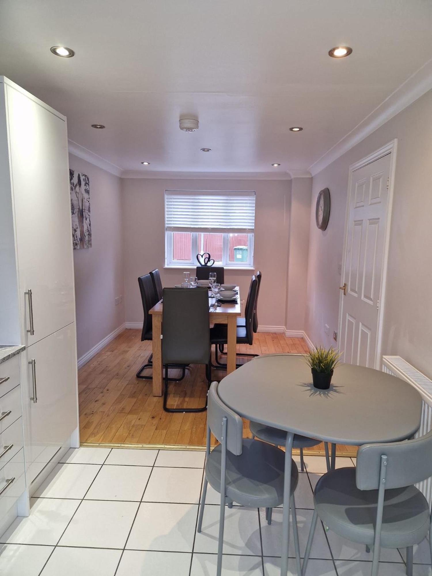 Hereford - Finch House - Modern 4 Bedroom House Located In South Hereford, Dog Friendly With Nearby Countryside, Pool Table, Sleeps Up To 10 Guests - Hosted By Rentmyhouse Exterior foto